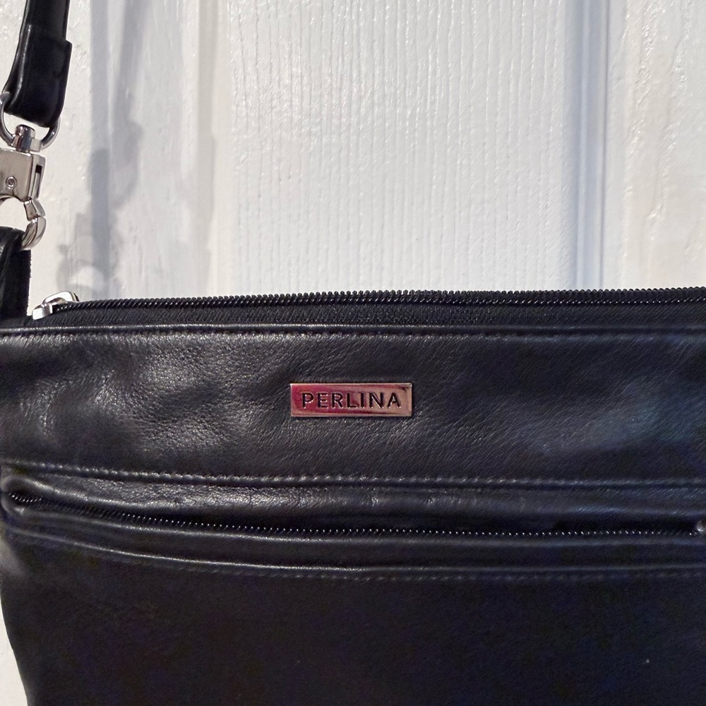 Perlina Elegant Black Leather Shoulder Bag - Picture 2 of 4